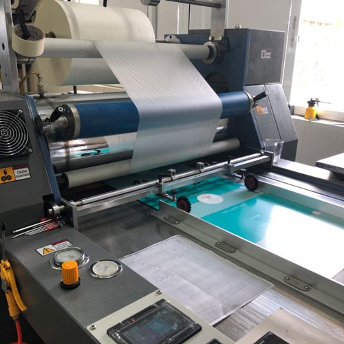 Read more about the article سلفون کشی به روی لیبل کاغذی